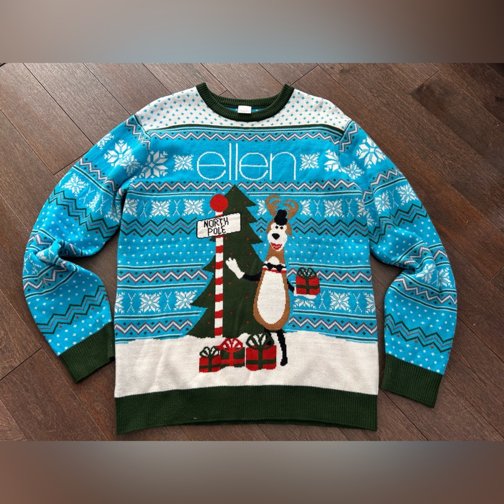 Ellen Christmasโ sweater size large